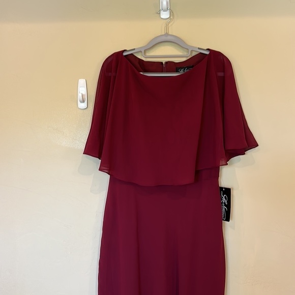 NWT La Femme Chiffon Gown special occasion maxi Garnet color Women’s Sz 8 - Picture 5 of 15